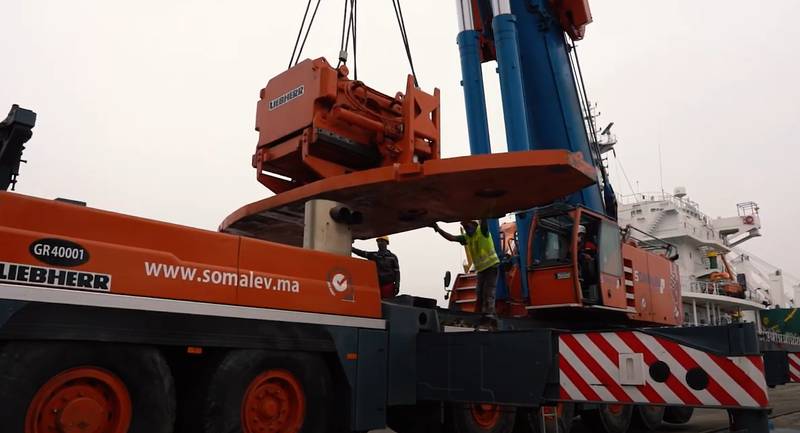 Heavy cargo handled in a port area