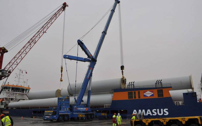 Wind turbine blade lifted at the port of Laayoune